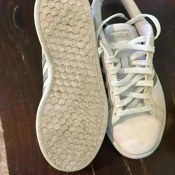 EUC Men’s Adidas Grand Court 2.0 Sneakers. 
Men’s Size 8. - Picture 5 of 7